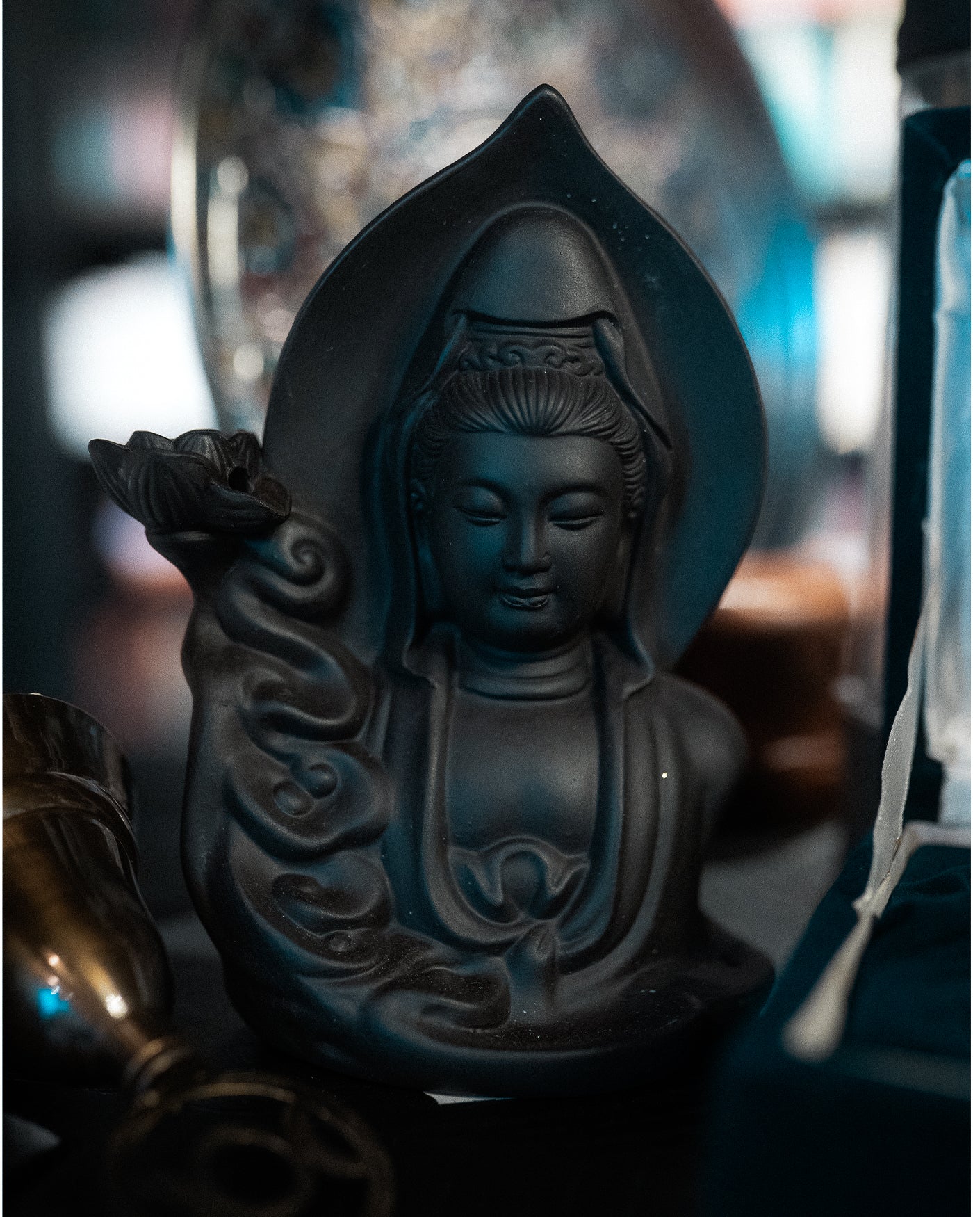Suport pentru Conuri Parfumate „Fum Curgător” – Serene Buddha