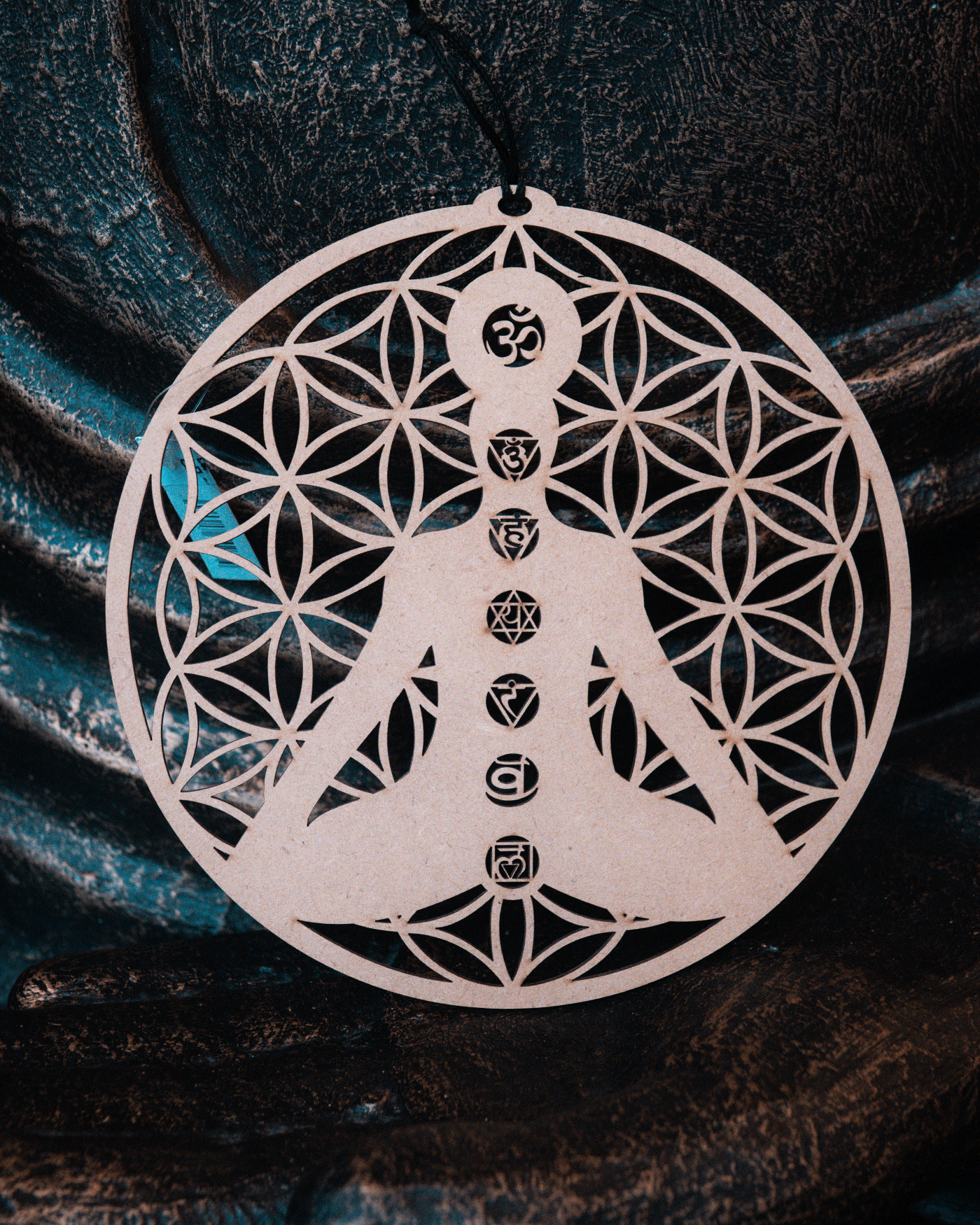 Grilă Energetică din MDF – Floarea Vieții, Buddha și 7 Chakre