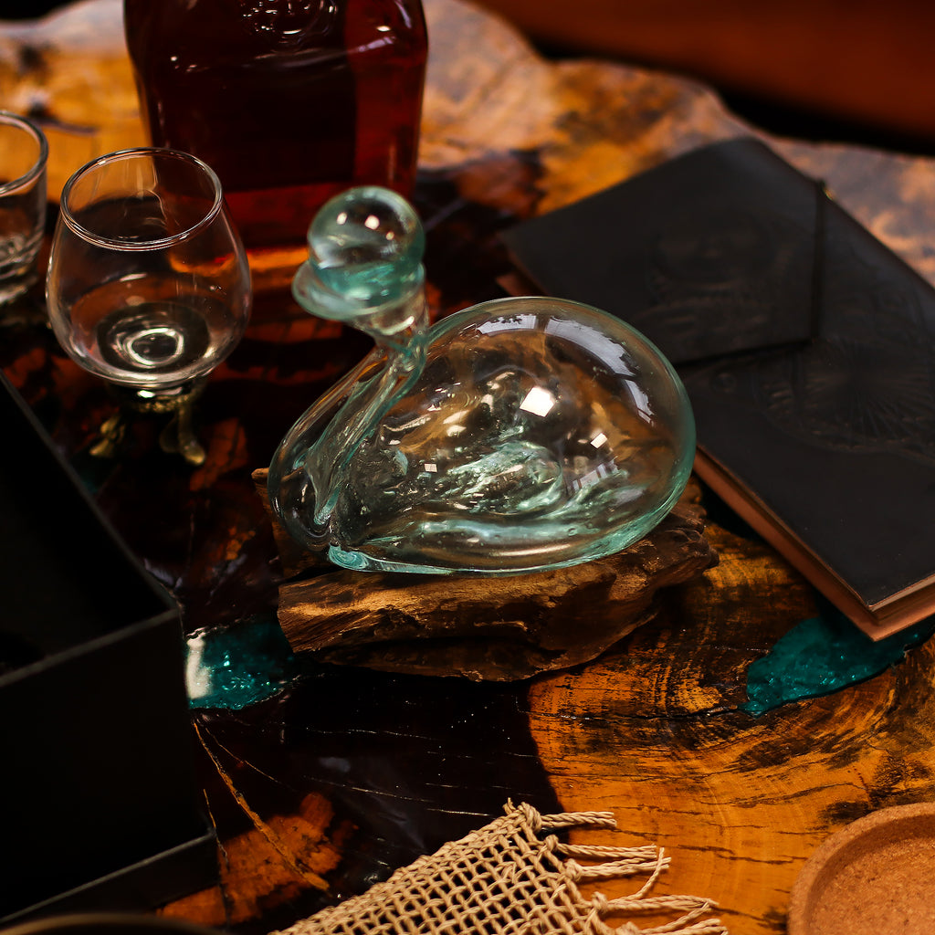 Carafă în Formă de RățuÇcă din Sticlă Topită pe Lemn, cu Dop