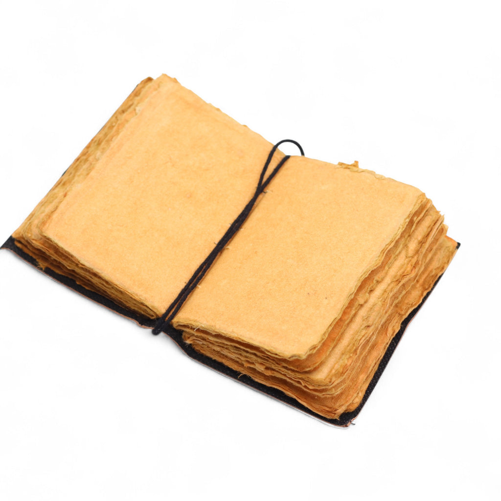 Agendă din Piele cu Margini Neregulate (12,9 cm) – The Stories I Tell Myself