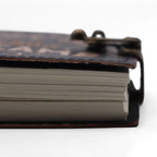1x Agendă din Piele Tipărită (18x13 cm) – Never Give Up On Your Dreams – 200 pagini (48,45 RON)