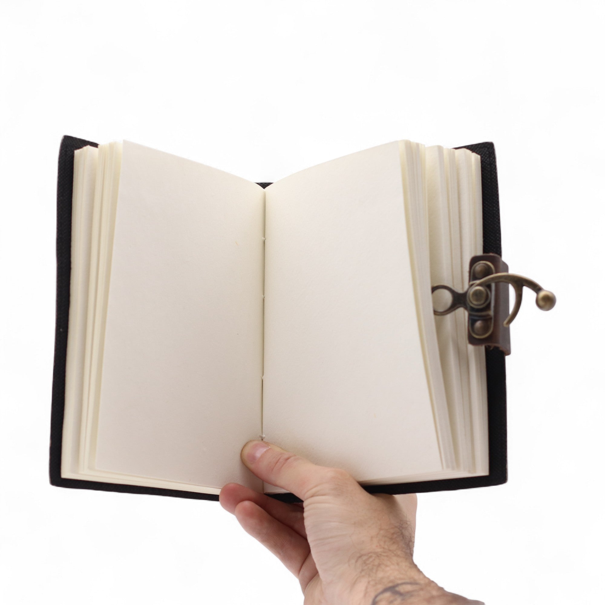 1x Agendă din Piele Tipărită (18x13 cm) – Never Give Up On Your Dreams – 200 pagini (48,45 RON)