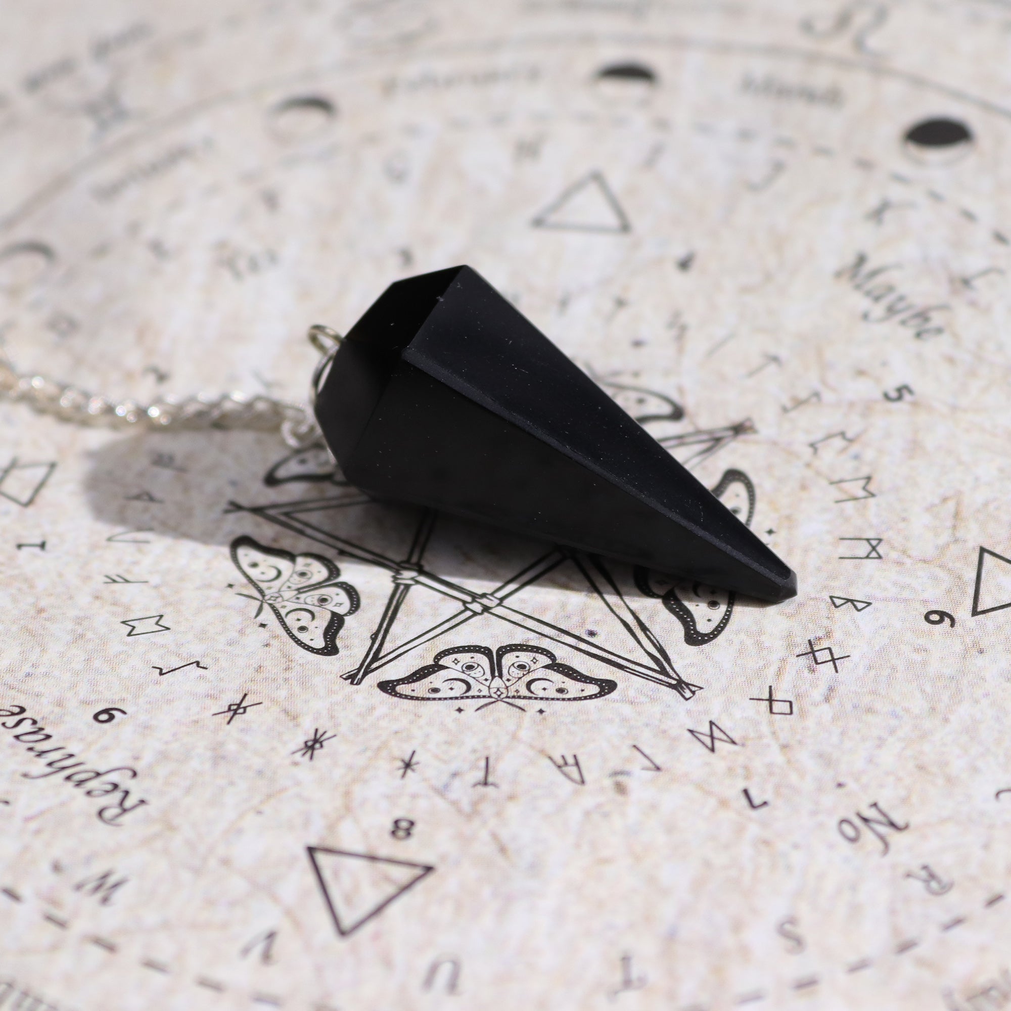 4x Tămâie pentru Vrăjile Vrăjitoarelor Antice – Succes – Pendul din Obsidian Negru (100,72 RON)