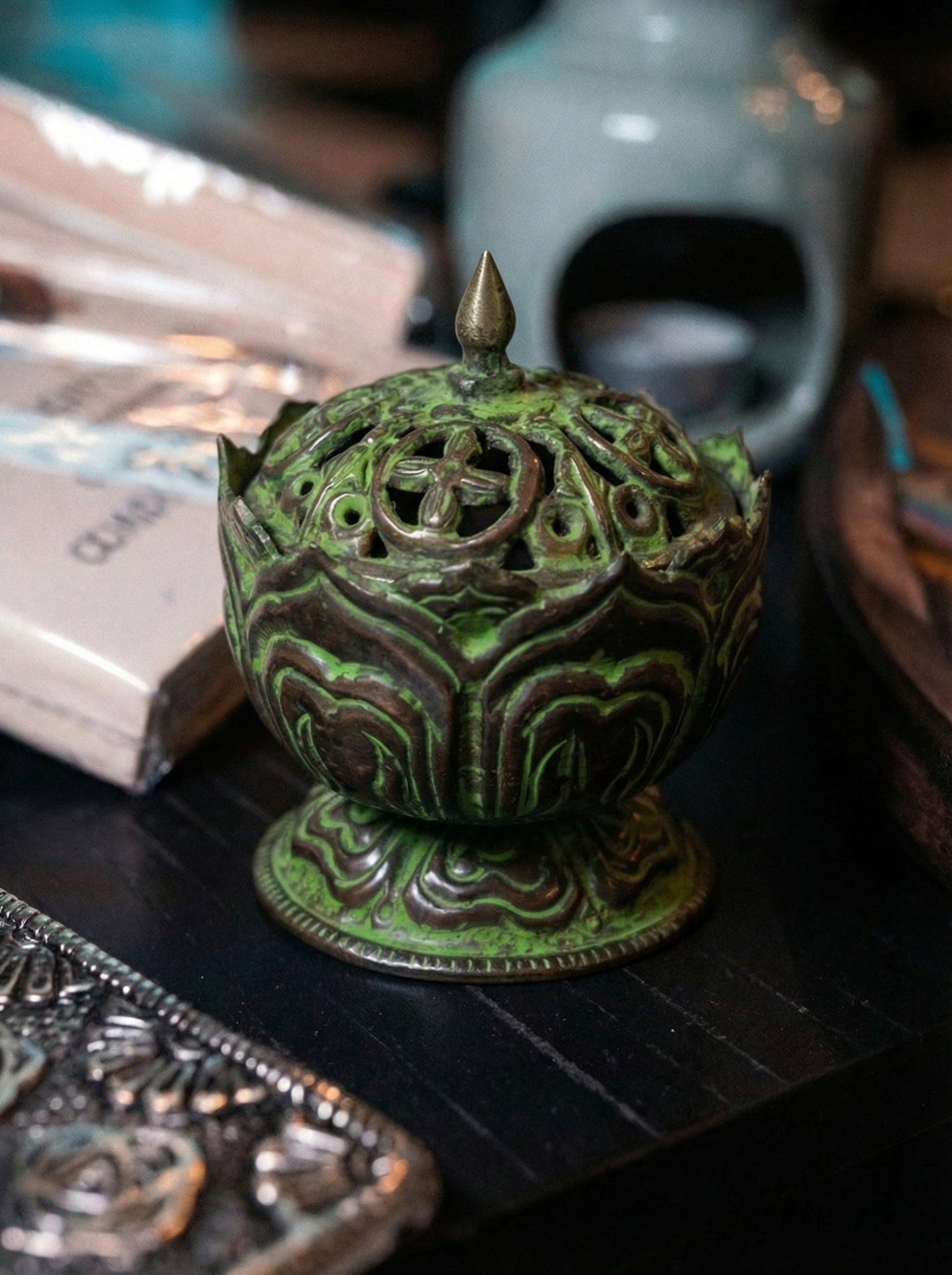 Suport Tibetan pentru Tămâie din Alamă – Lotus Mic