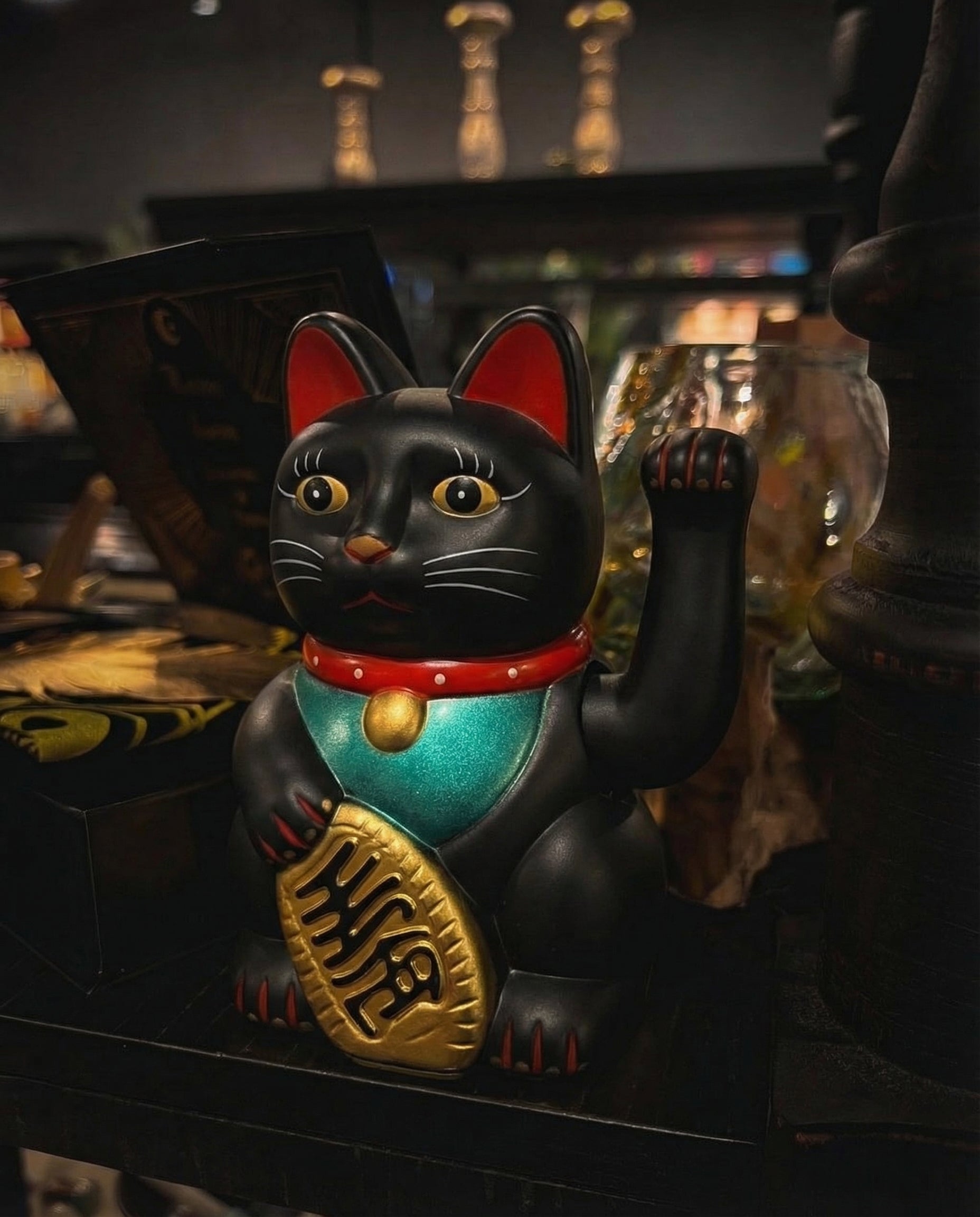 Pisică Norocoasă Neagră Maneki-Neko