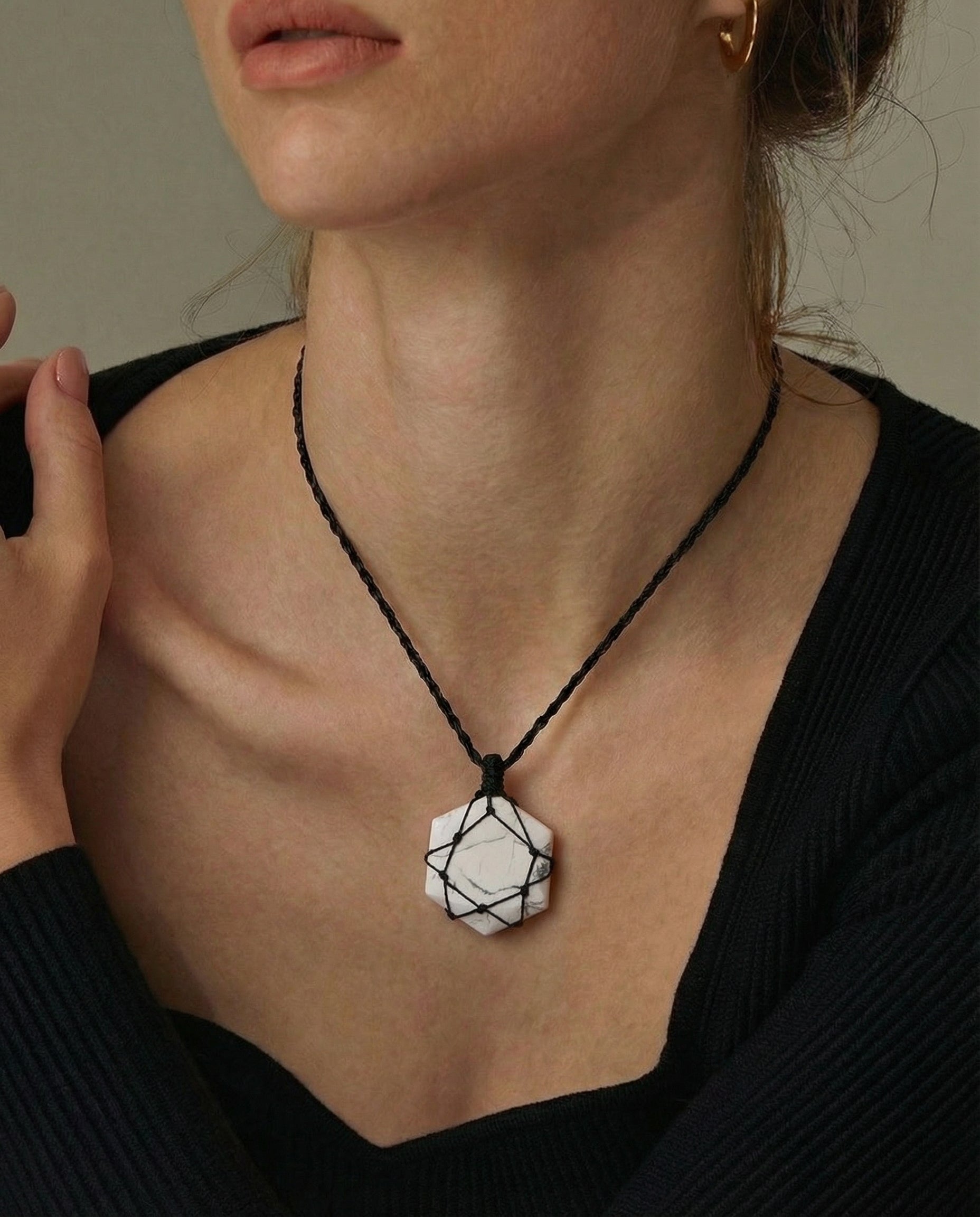 Pandantiv din Howlit Alb Împletit