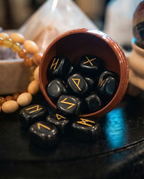 Pietre Rune din Agat Negru
