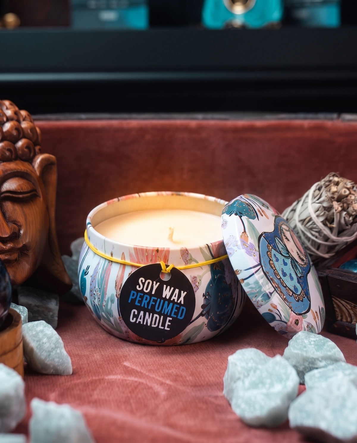 Lumânare Decorativă din Ceară de Soia în Cutie – Matrioșca „Dolly Blue” – 120 g